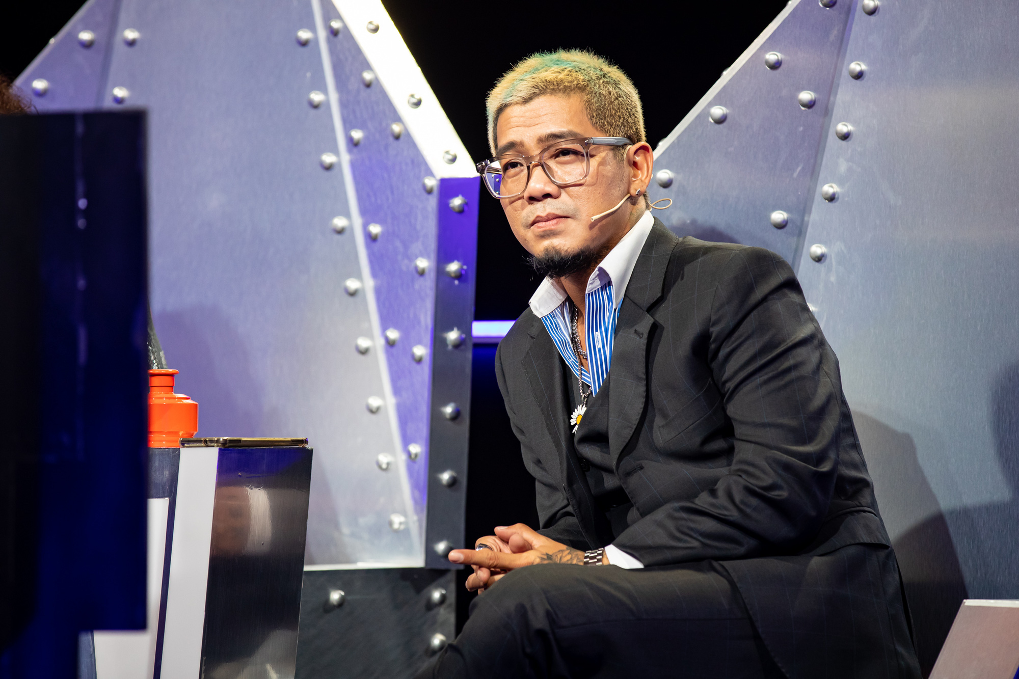 Tuấn Khanh (Microwave) nói gì sau khi thẳng thắn chê đàn chị Phương Thanh trên sóng truyền hình? - Ảnh 1. Tuấn Khanh (Microwave) nói gì sau khi thẳng thắn chê đàn chị Phương Thanh trên sóng truyền hình? - Ảnh 1.