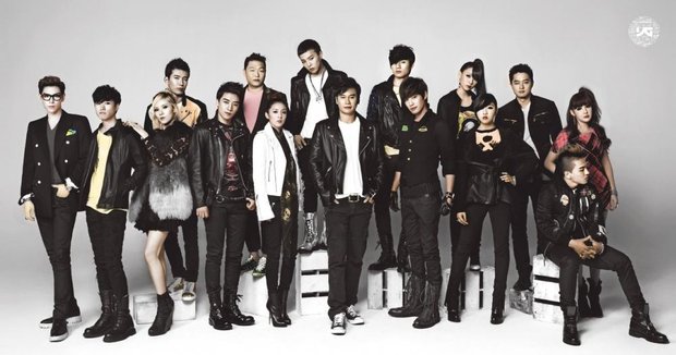 Bức ảnh năm xưa của YG khiến fan nghẹn ngào: Lần lượt từng nghệ sĩ bay màu khỏi công ty, còn đâu đại gia đình gắn bó một thời? - Ảnh 1.