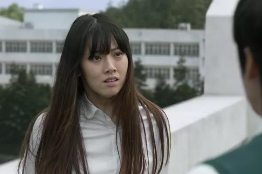 4 điểm trừ to đùng của All Of Us Are Dead: Loạt nhân vật thừa thãi khó hiểu, tức điên nhất là hai màn bay màu lãng xẹt! - Ảnh 3. 4 điểm trừ to đùng của All Of Us Are Dead: Loạt nhân vật thừa thãi khó hiểu, tức điên nhất là hai màn bay màu lãng xẹt! - Ảnh 3.