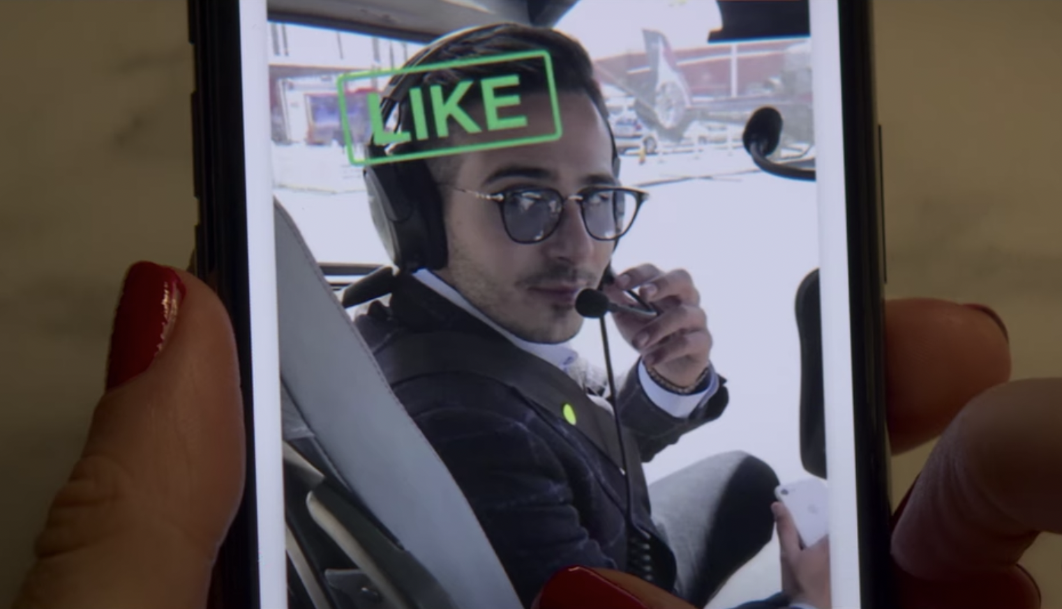 15 chi tiết về Kẻ lừa đảo Tinder tưởng hoang đường mà là sự thật: Chiêu gài bẫy sốc óc nhưng hả hê nhất là cách nạn nhân trả thù! - Ảnh 2. 15 chi tiết về Kẻ lừa đảo Tinder tưởng hoang đường mà là sự thật: Chiêu gài bẫy sốc óc nhưng hả hê nhất là cách nạn nhân trả thù! - Ảnh 2.