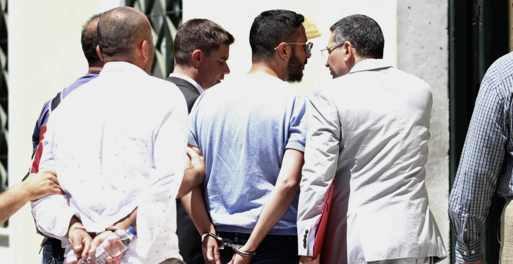 15 chi tiết về Kẻ lừa đảo Tinder tưởng hoang đường mà là sự thật: Chiêu gài bẫy sốc óc nhưng hả hê nhất là cách nạn nhân trả thù! - Ảnh 10. 15 chi tiết về Kẻ lừa đảo Tinder tưởng hoang đường mà là sự thật: Chiêu gài bẫy sốc óc nhưng hả hê nhất là cách nạn nhân trả thù! - Ảnh 10.