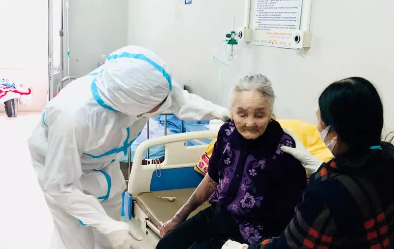 Cụ bà 112 tuổi được chữa khỏi COVID-19 - Ảnh 1.