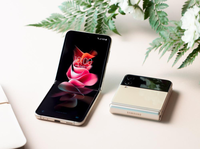 Đức: Người dùng mua Galaxy Z Flip3 được 3 tháng đã hỏng, bị từ chối bảo hành - Ảnh 1.