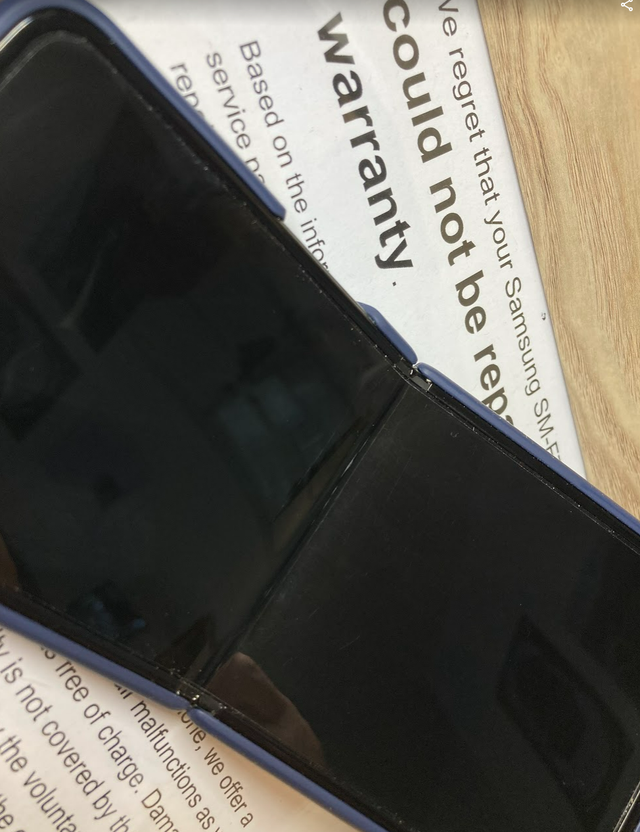 Đức: Người dùng mua Galaxy Z Flip3 được 3 tháng đã hỏng, bị từ chối bảo hành - Ảnh 4.