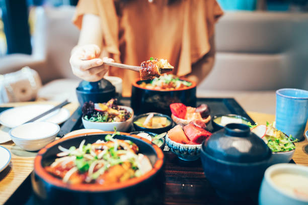 Nhật Bản nổi tiếng là đất nước sống trường thọ, hóa ra là do họ luôn duy trì 3 thói quen khi ăn tối mà ai cũng có thể học theo - Ảnh 1.