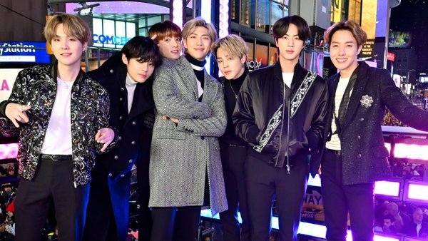 K&ecirc;nh YouTube ri&ecirc;ng của BTS vượt mặt k&ecirc;nh c&ocirc;ng ty chủ quản, nhiều fan nh&oacute;m muốn unsub k&ecirc;nh c&ocirc;ng ty v&igrave; 1 l&yacute; do - Ảnh 5.