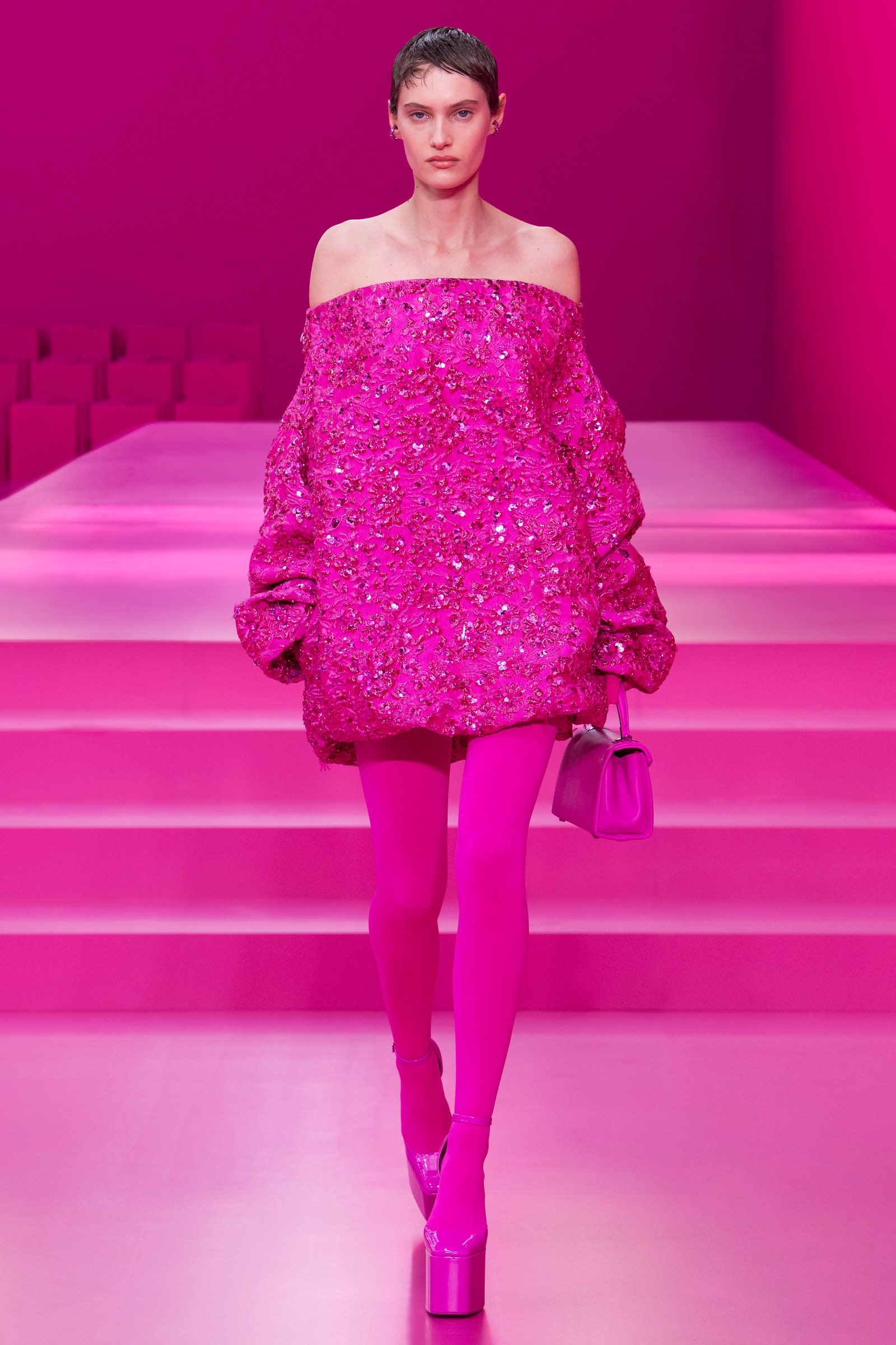 16 show diễn nổi nhất Fashion Week vừa qua: Dân tình thương Jennie phải gánh cả show Chanel quá ô dề - Ảnh 13.