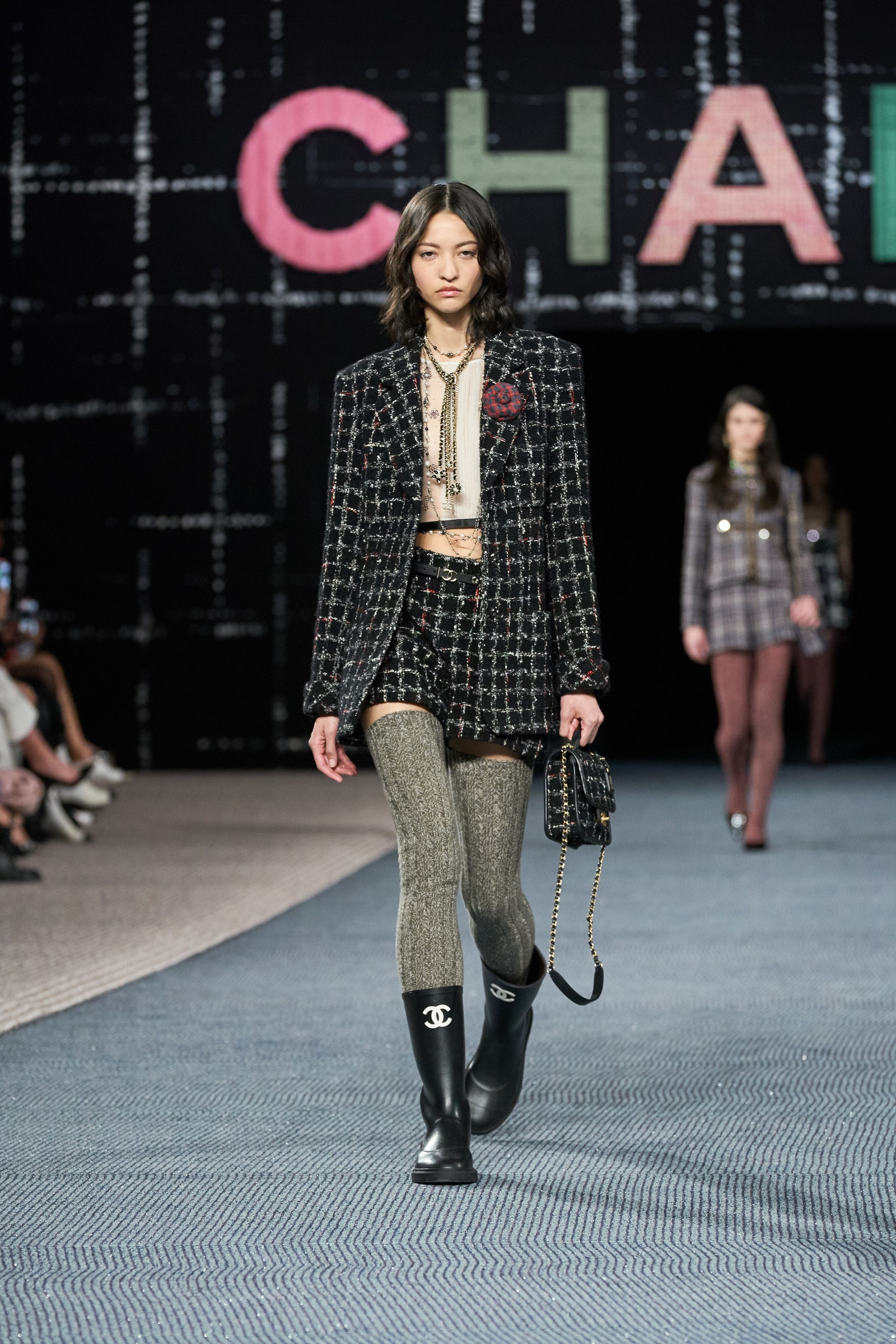 16 show diễn nổi nhất Fashion Week vừa qua: Dân tình thương Jennie phải gánh cả show Chanel quá ô dề - Ảnh 6.