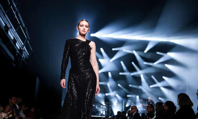 16 show diễn nổi nhất Fashion Week vừa qua: Dân tình thương Jennie phải gánh cả show Chanel quá ô dề - Ảnh 64.