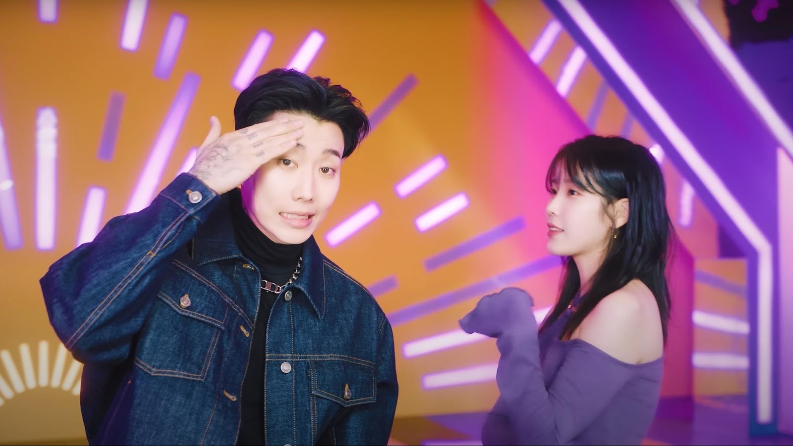 IU khoe visual t&oacute;c đen trẻ ơi l&agrave; trẻ trong MV kết hợp Jay Park, v&agrave; lại 1 lần nữa phải c&ocirc;ng nhận c&ocirc; n&agrave;ng qu&aacute; l&agrave; t&iacute;m lịm t&igrave;m sim - Ảnh 2.