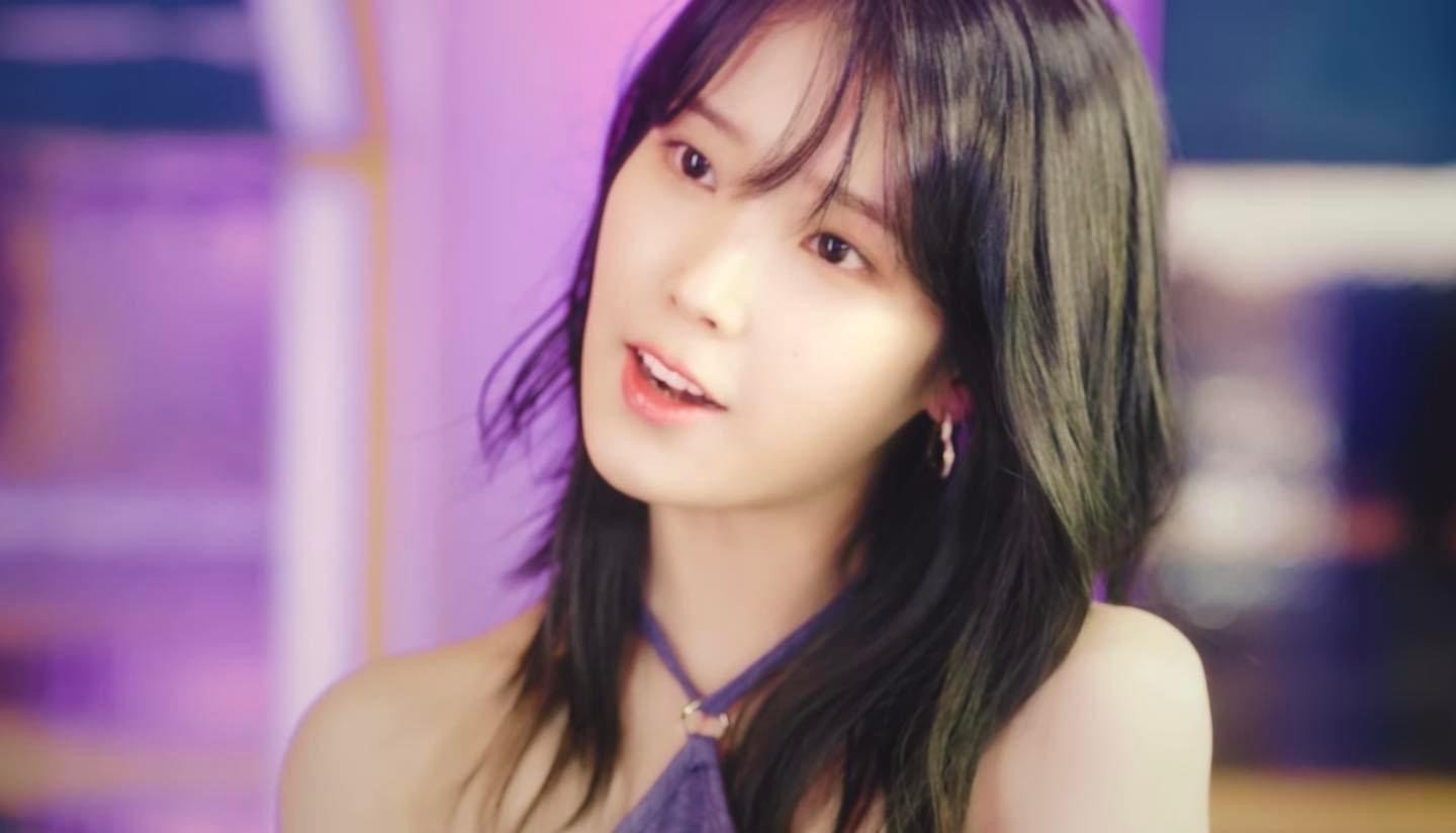IU khoe visual t&oacute;c đen trẻ ơi l&agrave; trẻ trong MV kết hợp Jay Park, v&agrave; lại 1 lần nữa phải c&ocirc;ng nhận c&ocirc; n&agrave;ng qu&aacute; l&agrave; t&iacute;m lịm t&igrave;m sim - Ảnh 4.