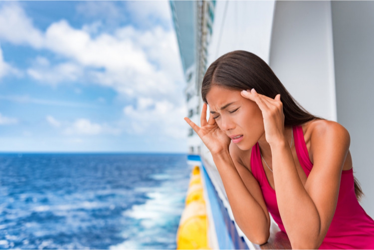 What should be done so as not to be afraid of seasickness when traveling to the sea?  - Photo 2.