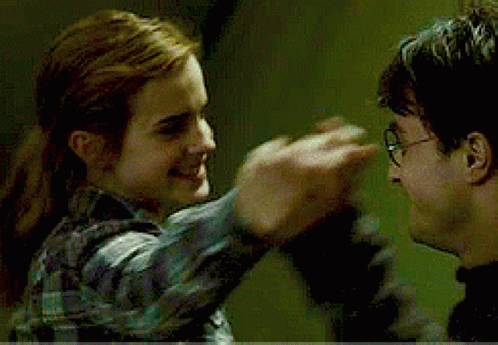 8 cảnh phim thừa thãi ở Harry Potter khiến fan chỉ muốn tua nhanh: Harry “thiếu muối” nặng, tán gái tệ mà đối đầu phản diện cũng “ngáo” - Ảnh 11.