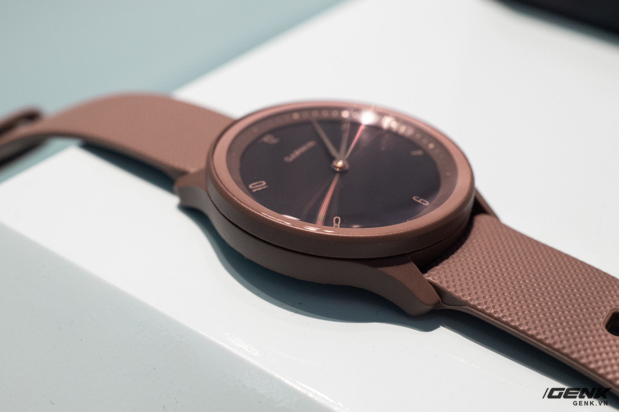 Garmin launched the watch Hybrid vivomove Sport: classic analog combined with modern touch, priced from 4.5 million VND - Photo 12.
