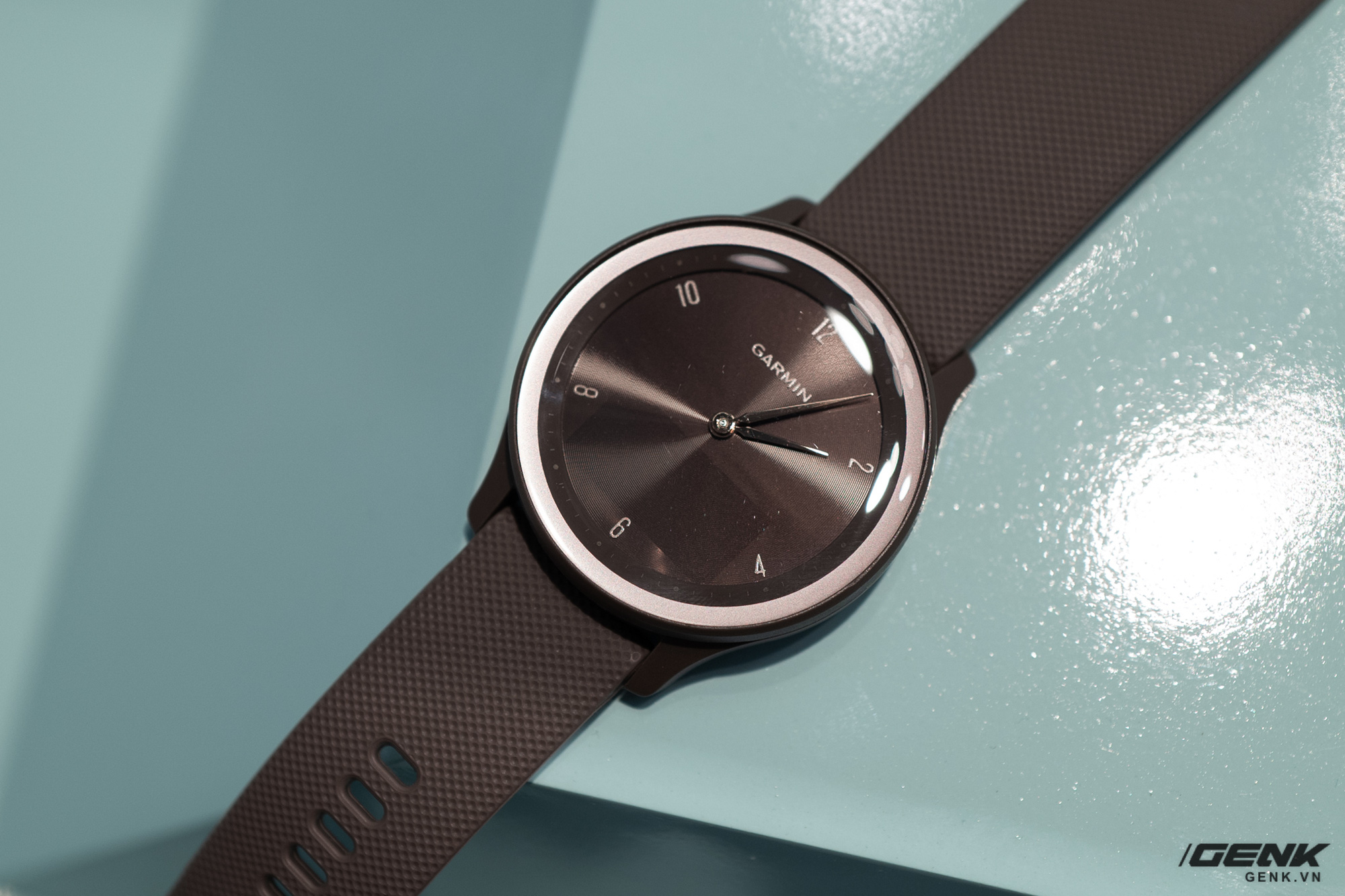 Garmin launched the watch Hybrid vivomove Sport: classic analog combined with modern touch, priced from 4.5 million VND - Photo 13.