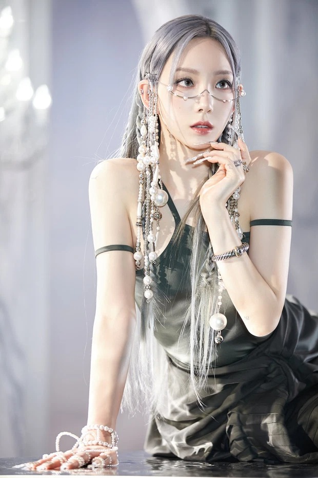 Taeyeon (SNSD) vướng tin đồn hẹn hò đồng giới với 2 nữ idol hậu bối chỉ trong 1 ngày, chuyện gì đây?