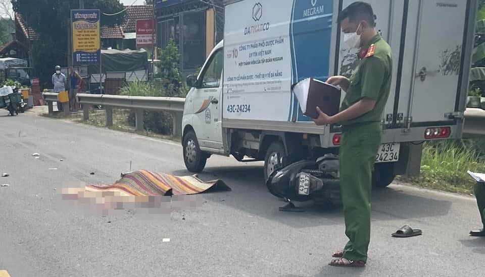 Thanh niên 26 tuổi chạy xe máy ngã ra đường bị container tông chết thảm - Ảnh 1.