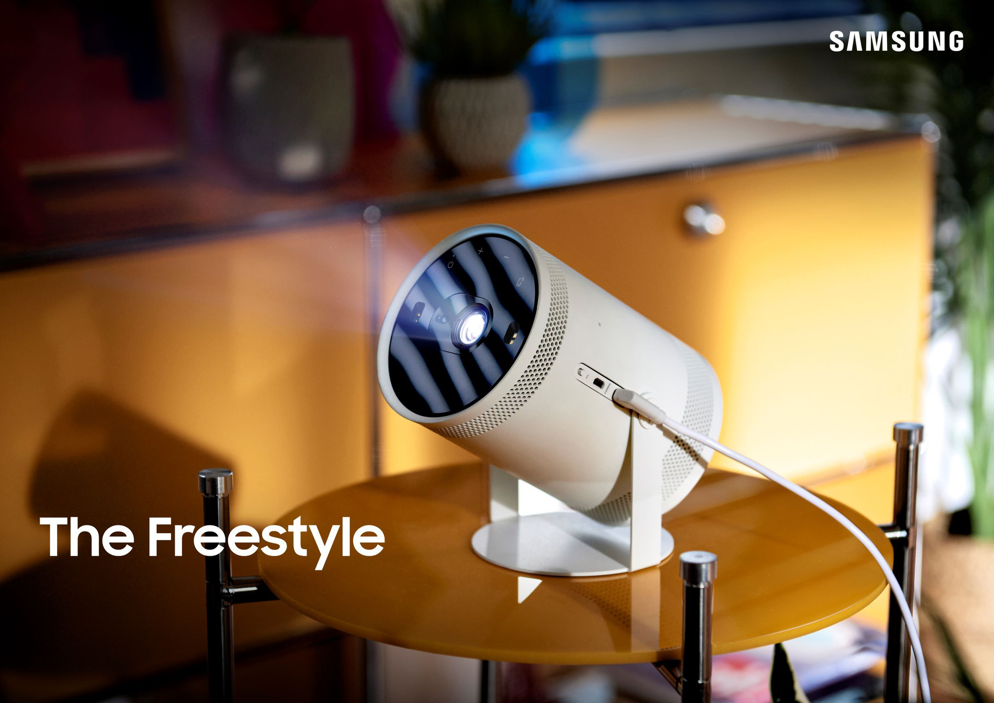 Máy chiếu Samsung Freestyle mở bán hôm nay: Chiếc TV bỏ túi đúng nghĩa, hình ảnh sáng đẹp, linh hoạt bất ngờ - Ảnh 1.