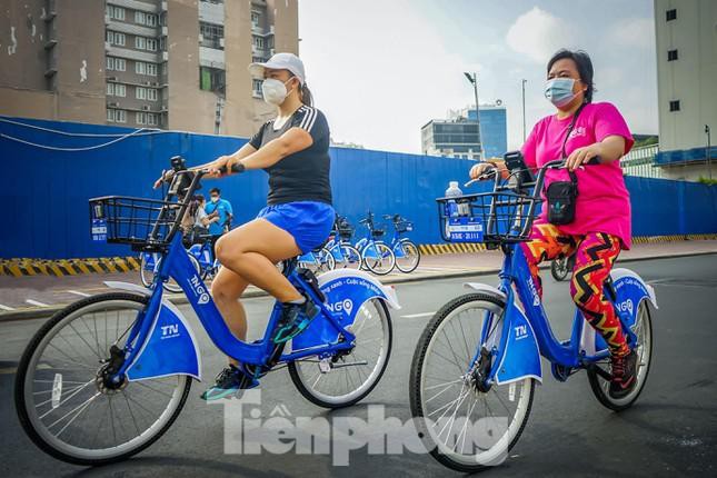 Hà Nội bố trí trên 400 điểm xe đạp công cộng phục vụ người dân - Ảnh 2.