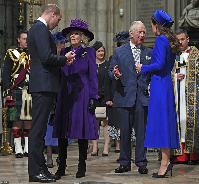 Công nương Kate xuất hiện đầy quyến rũ cùng Hoàng tử William, có hành động đặc biệt với mẹ kế Camilla, thách thức nhà Meghan - Ảnh 5.