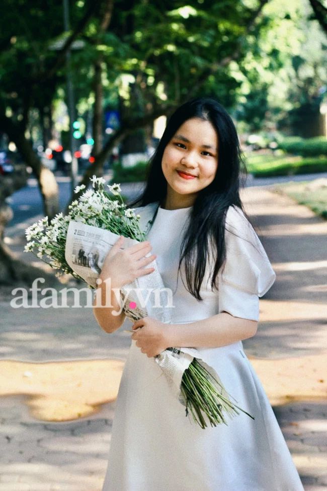 A female student with a strange name and a profile that is not medium: 17 years old has won a series of awards, revealing the secret of passing THREE SPECIALIZED exams in 10 - Photo 1.