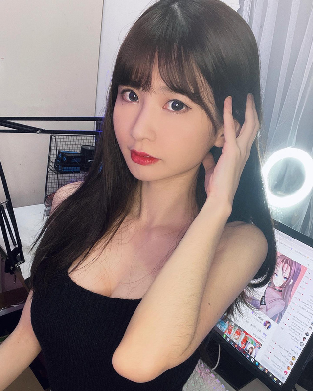 Đang là hot girl vạn người mê, nữ streamer xinh đẹp bất ngờ bị bóc ...