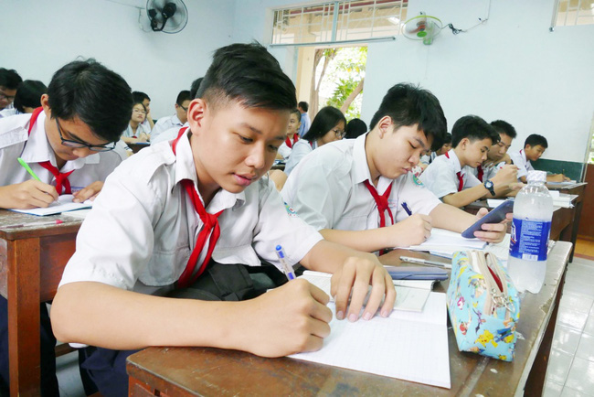 Ông chú đẹp trai, giàu có nhưng năm nào cũng bị hội học sinh CÀ KHỊA: Tra tên trên Google để xem có chuyện gì thì cười rũ rượi - Ảnh 1.