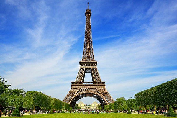 Tháp Eiffel tăng chiều cao thêm 6 mét - Ảnh 1.