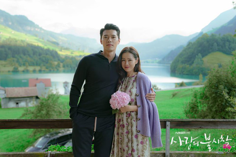 Hyun Bin and Son Ye Jin started handing out wedding invitations, the first guests of the super wedding of the century appeared!  - Photo 3.