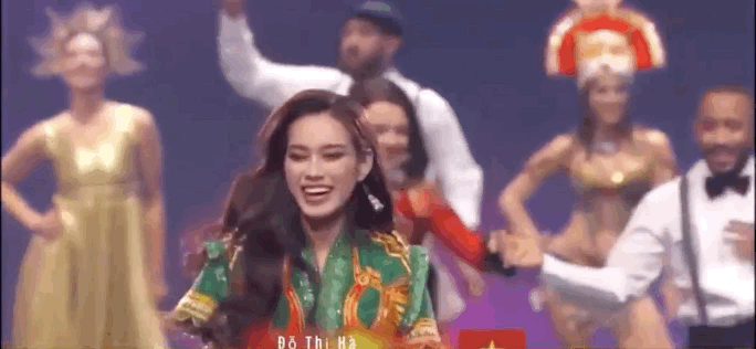 Đỗ Hà và loạt khoảnh khắc sáng bừng trong Chung kết Miss World, gây chú ý nhất lúc đứng cạnh Top 3! - Ảnh 3.