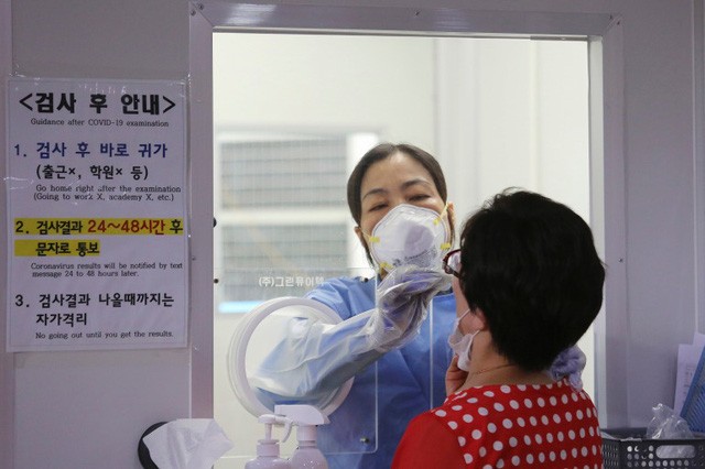 Hàn Quốc ghi nhận số ca mắc COVID-19/ngày cao kỷ lục với trên 620.000 trường hợp - Ảnh 1.
