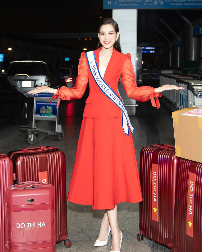 Kh&ocirc;ng phải v&aacute;y, đ&acirc;y mới l&agrave; kiểu trang phục Đỗ Thị H&agrave; cứ mặc th&igrave; chẳng sợ bị ch&ecirc; - Ảnh 3.