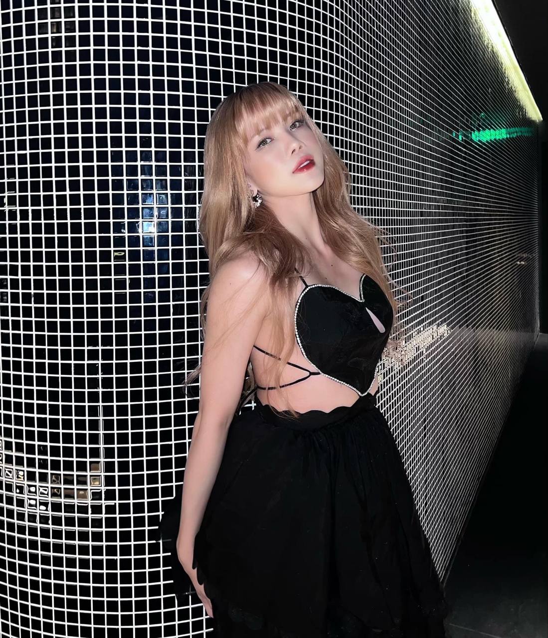 Cát-xê của ca sĩ Việt: Từ ăn 5 bát phở đến ăn phở 20 năm không hết, có người chỉ nhận được 1 gói bim bim và 2 chiếc kẹo mút ở show đầu tiên - Ảnh 3. Cát-xê của ca sĩ Việt: Từ ăn 5 bát phở đến ăn phở 20 năm không hết, có người chỉ nhận được 1 gói bim bim và 2 chiếc kẹo mút ở show đầu tiên - Ảnh 3.