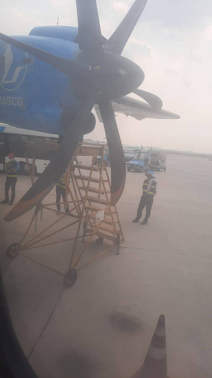 Before the flight delay, the passenger almost fainted because the airline turned off the air conditioner, Con Dao airport had a series of unforgettable incidents - Photo 3.