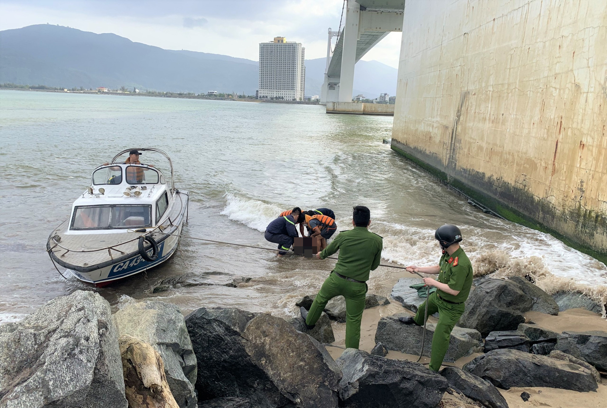 Deciphering the reason why the most beautiful bridge in Da Nang bears the injustice of death - Photo 3.