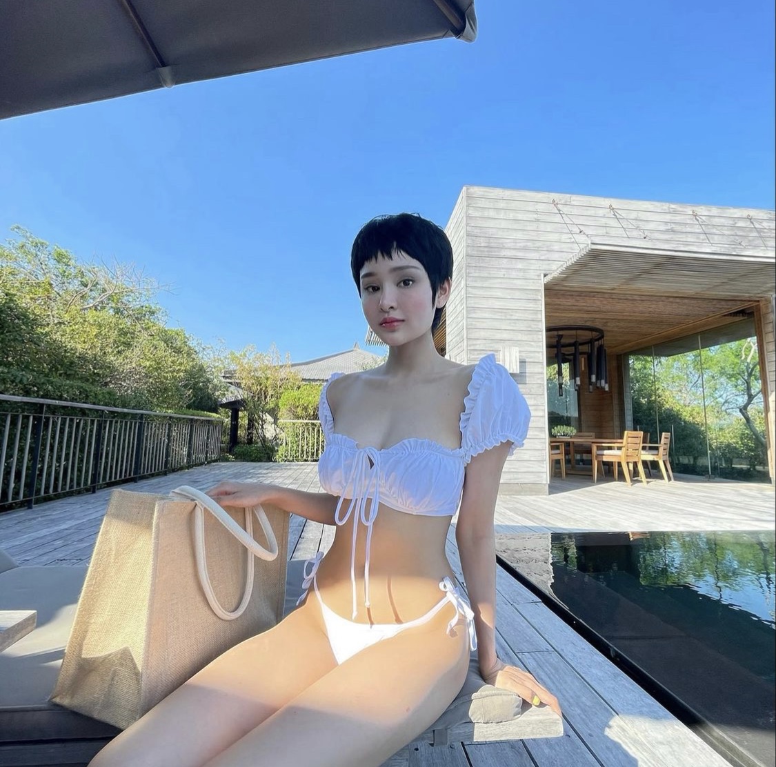 In those days Hien Ho was naive, now she's revealing her bikini body to show off her exposed body: All models are cheap but crazy beautiful!  - Photo 3.