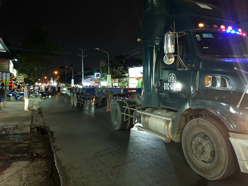 Hai vụ tai nạn cách nhau gần 1km, 3 người tử vong thương tâm - Ảnh 2.