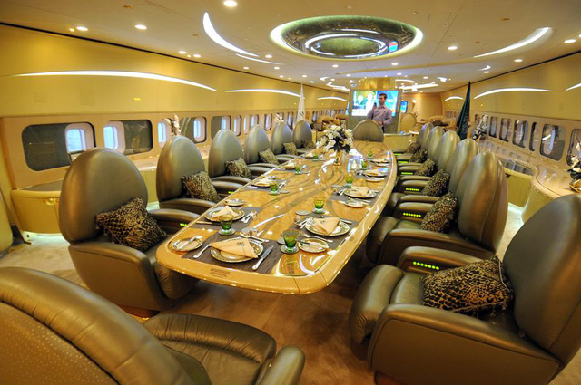 Stunned with aircraft interiors like a gilded palace, rich people spend billions just to enjoy for 1 hour - Photo 1.