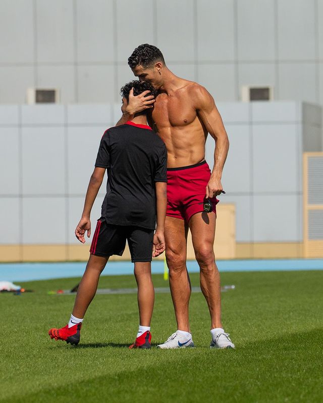 Cậu cả nhà Ronaldo cầu xin cha trì hoãn việc giải nghệ vì một lý do - Ảnh 1.