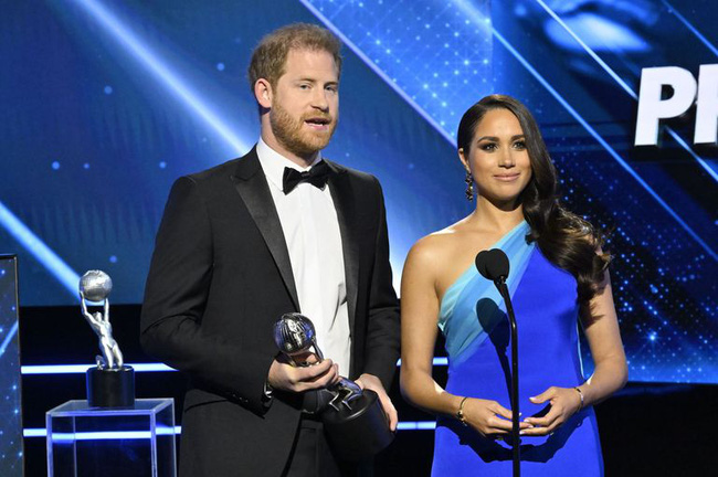 C&ocirc;ng nương Kate rạng rỡ đi sự kiện n&agrave;o ngờ bị Meghan chiếm spotlight bằng th&ocirc;ng b&aacute;o chứa ẩn &yacute; th&acirc;m s&acirc;u - Ảnh 6.