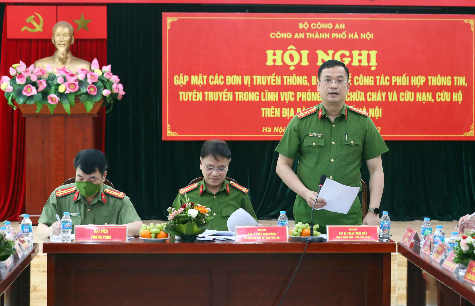 Hanoi police cooperate to propagate fire prevention, rescue and rescue - Photo 2.