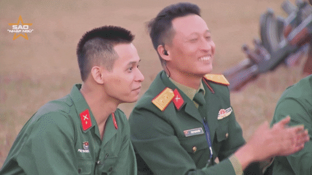 Sao Nhập Ngũ tung clip chưa lên sóng của Hòa Minzy - Anh Tú nhưng biểu cảm phấn khích của Trung đội trưởng mới chiếm spotlight - Ảnh 4.