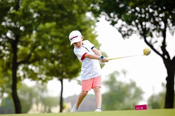 China's rich rush to send their children to golf lessons, CEO training courses: Luxury classes are expensive, but experts shake their heads in disgust - Photo 4.