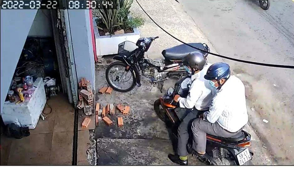 Ho Chi Minh City: Two fake ward police come to 