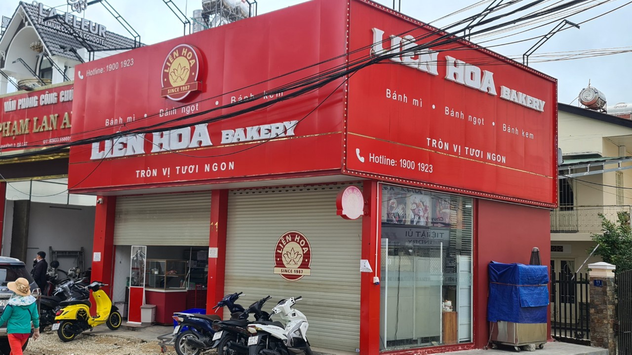 The case of a series of athletes and tourists hospitalized after eating Lien Hoa bread: The owner of the establishment spoke up - Photo 1.