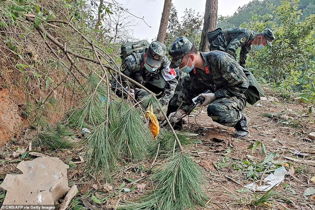 Vụ rơi máy bay ở Trung Quốc: Không còn hành khách sống sót, việc tìm kiếm hộp đen cũng đang rất khó khăn - Ảnh 4.