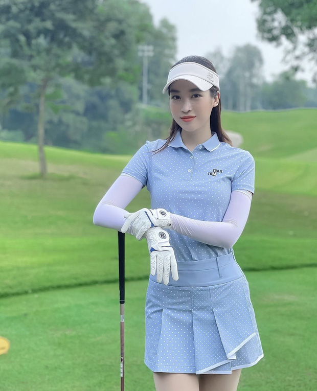 Thảm golf Vbiz chứng kiến màn so kè visual của dàn mỹ nhân: Đỗ Mỹ Linh - Hương Giang bất phân thắng bại - Ảnh 6.