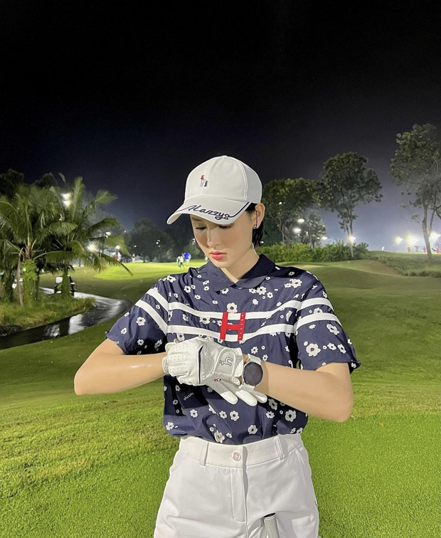 Thảm golf Vbiz chứng kiến màn so kè visual của dàn mỹ nhân: Đỗ Mỹ Linh - Hương Giang bất phân thắng bại - Ảnh 10.