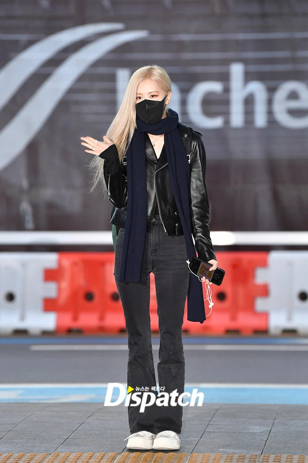 Ros&eacute; (BLACKPINK) bị bắt quả tang đi xem concert Dua Lipa c&ugrave;ng trai lạ, danh t&iacute;nh người đ&agrave;n &ocirc;ng g&acirc;y bất ngờ! - Ảnh 1.