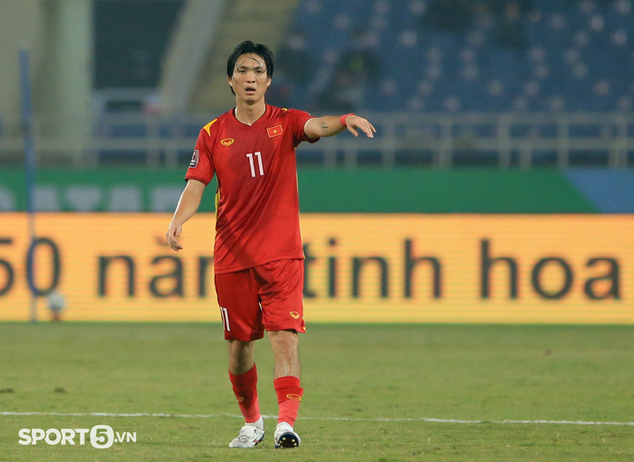 Tuan Anh kicked, the starting line-up of the Vietnam team against Oman - Photo 1.
